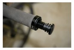 Kit De Réparation Tubeless Neatt Avec Embouts De Guidon Aluminium Noir + 5 Mèches -Vélos Soldes Boutique 13998995f71a0adaa5295.85388963