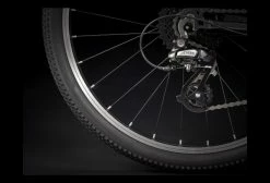 VTT Enfant Trek Wahoo 24'' Shimano Altus 8V Lithium Grey/Radioactive Red 2022 -Vélos Soldes Boutique 1683778609bcb6c629a47.29393721