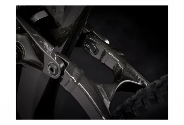 VTT Tout Suspendu Trek Fuel EX 8 29'' Shimano XT 12V Rage Red To Dnister Black Fade 2023 6 VTT Tout Suspendu Trek Fuel EX 8 29'' Shimano XT 12V Rage Red To Dnister Black Fade 2023 – Image 6